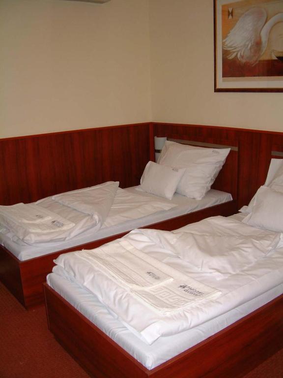 Korona Hotel Es Etterem Puspokladany Номер фото