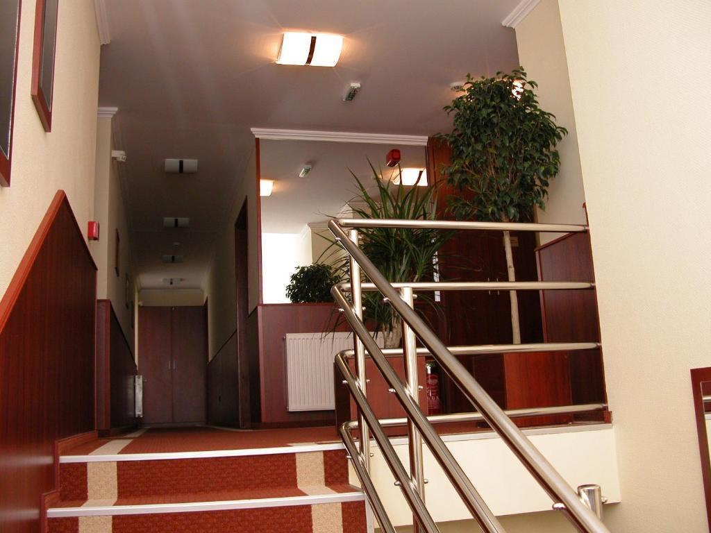 Korona Hotel Es Etterem Puspokladany Экстерьер фото