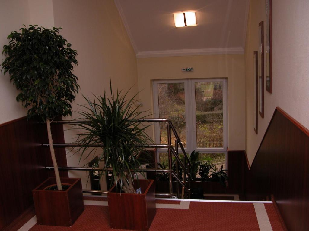 Korona Hotel Es Etterem Puspokladany Экстерьер фото